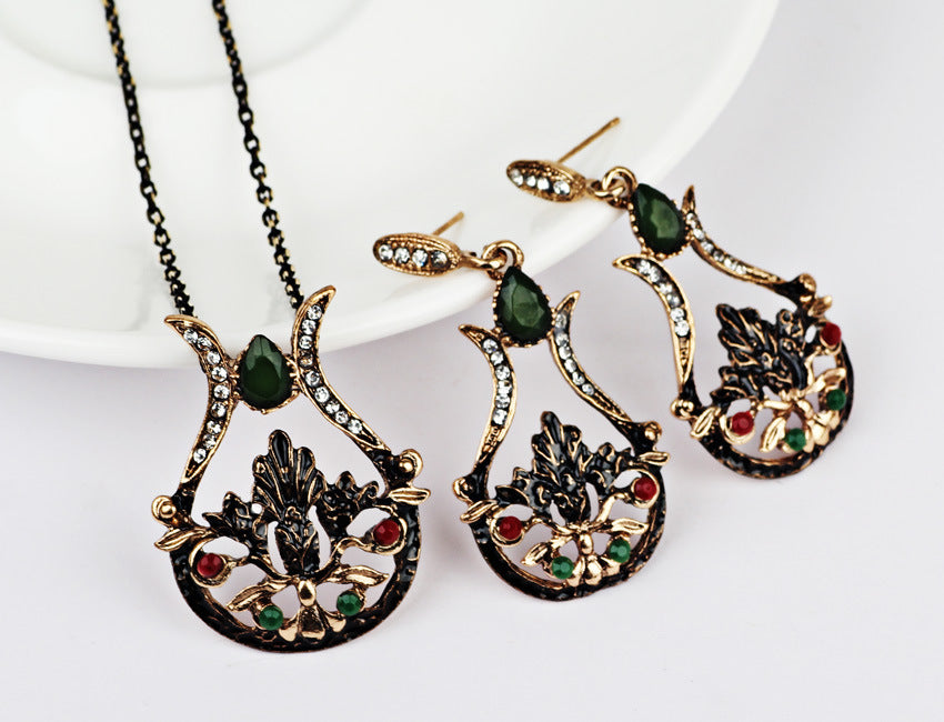 Vintage Gold Necklace and Earring Set with Pendant