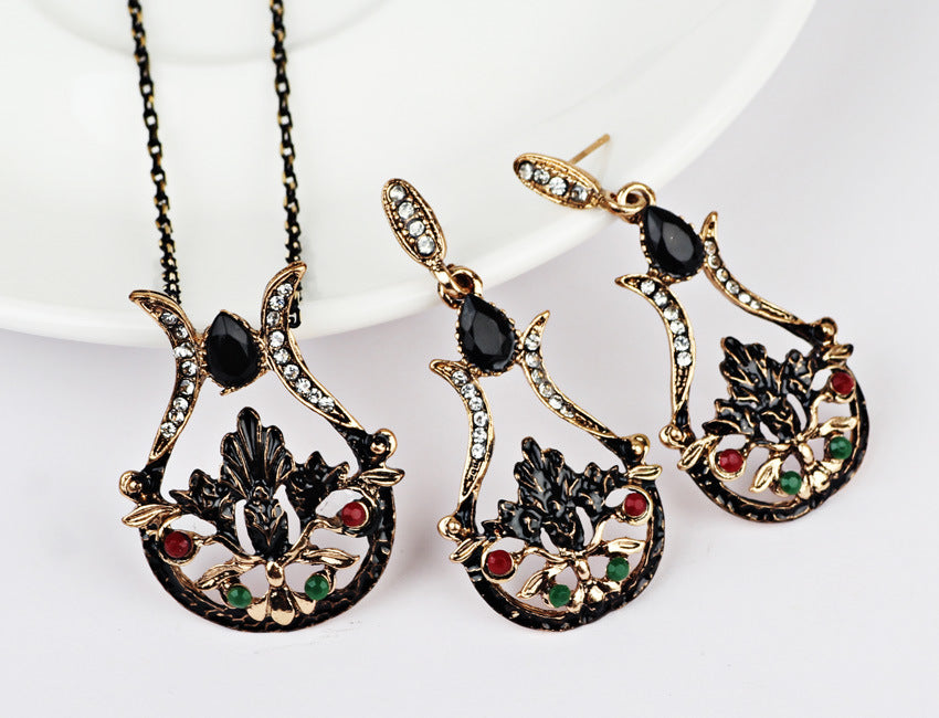 Vintage Gold Necklace and Earring Set with Pendant