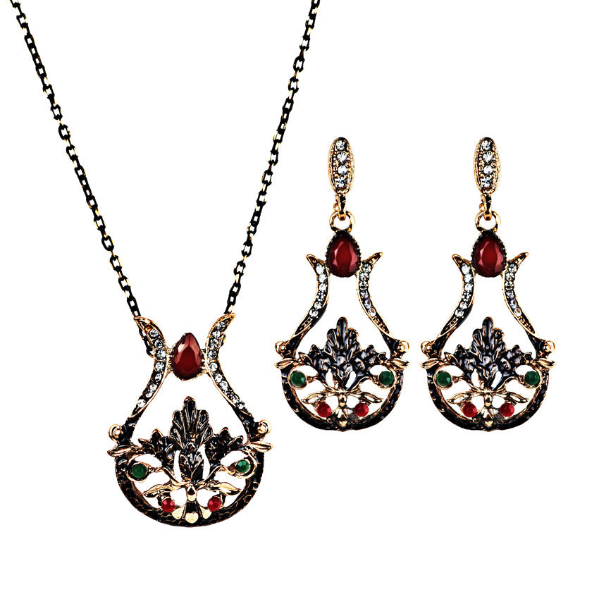 Vintage Gold Necklace and Earring Set with Pendant